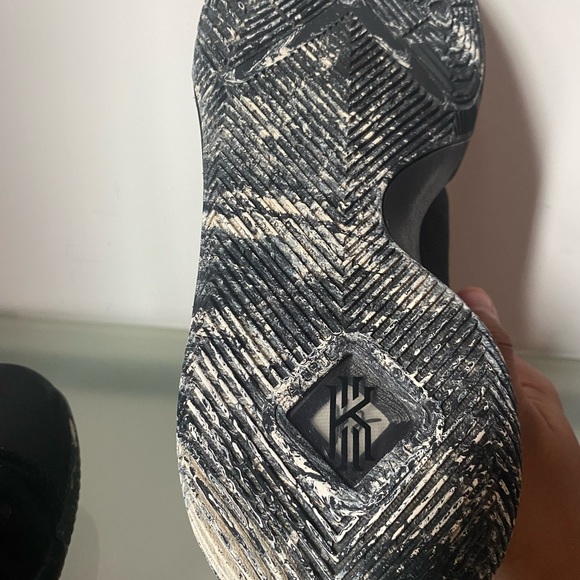 Nike Kyrie 3’s Triple Black, Size 12 - Picture 3 of 5